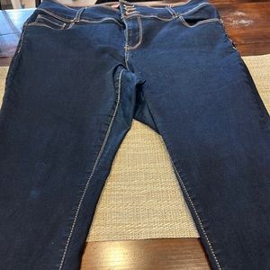 Butt shaping Jeans XL lots of stretch